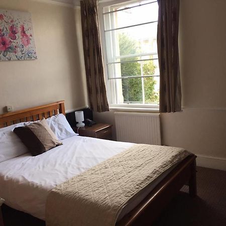 The Pines Guest Accommodation Chippenham  Bagian luar foto