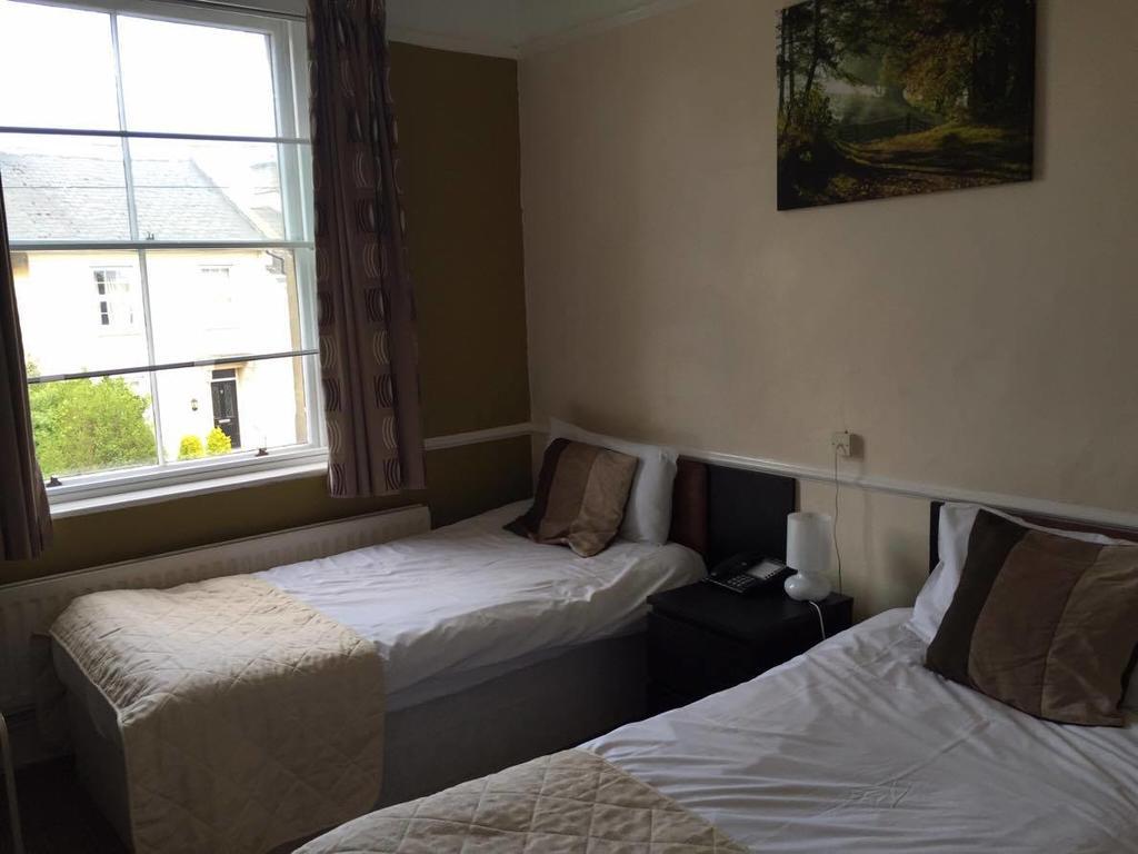 The Pines Guest Accommodation Chippenham  Bagian luar foto