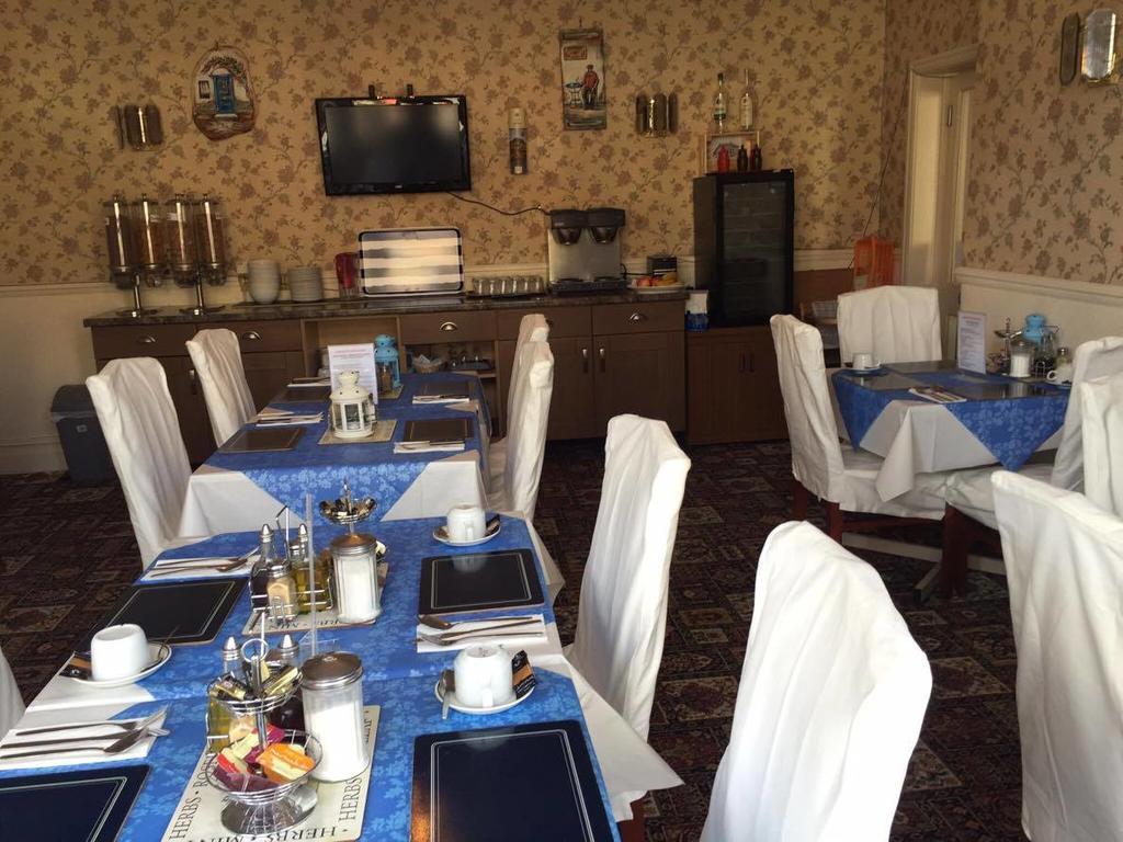 The Pines Guest Accommodation Chippenham  Bagian luar foto