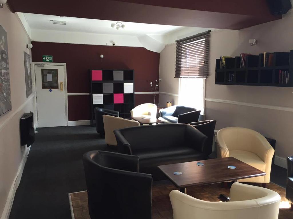 The Pines Guest Accommodation Chippenham  Bagian luar foto