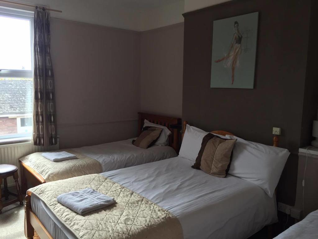 The Pines Guest Accommodation Chippenham  Bagian luar foto