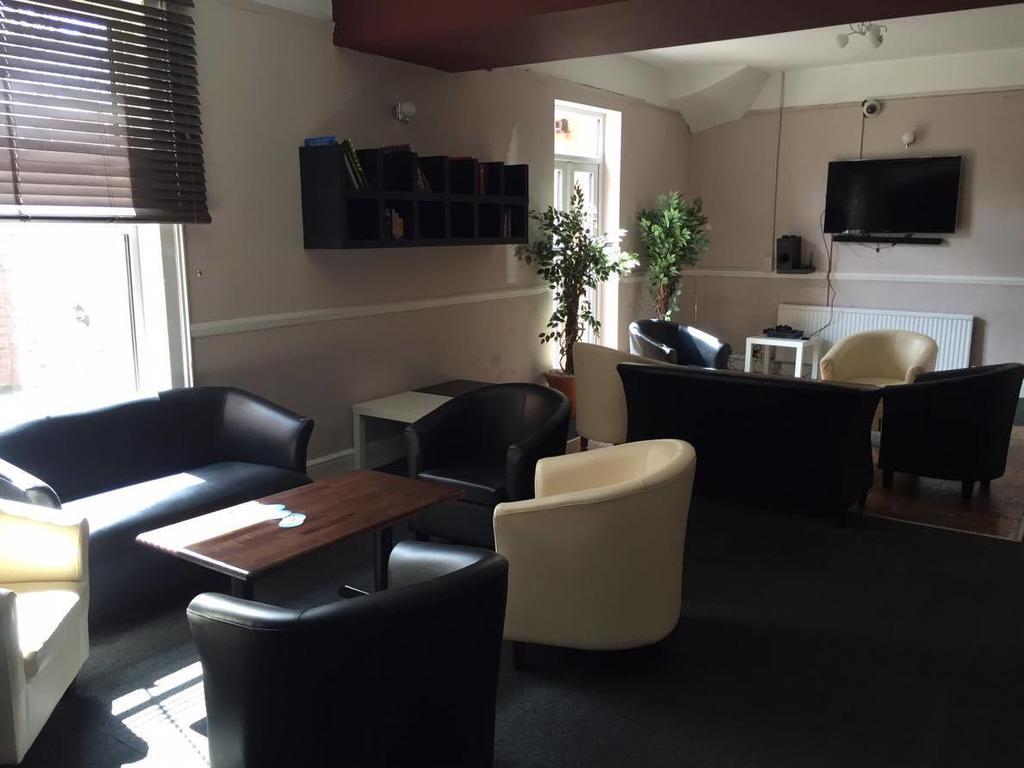The Pines Guest Accommodation Chippenham  Bagian luar foto