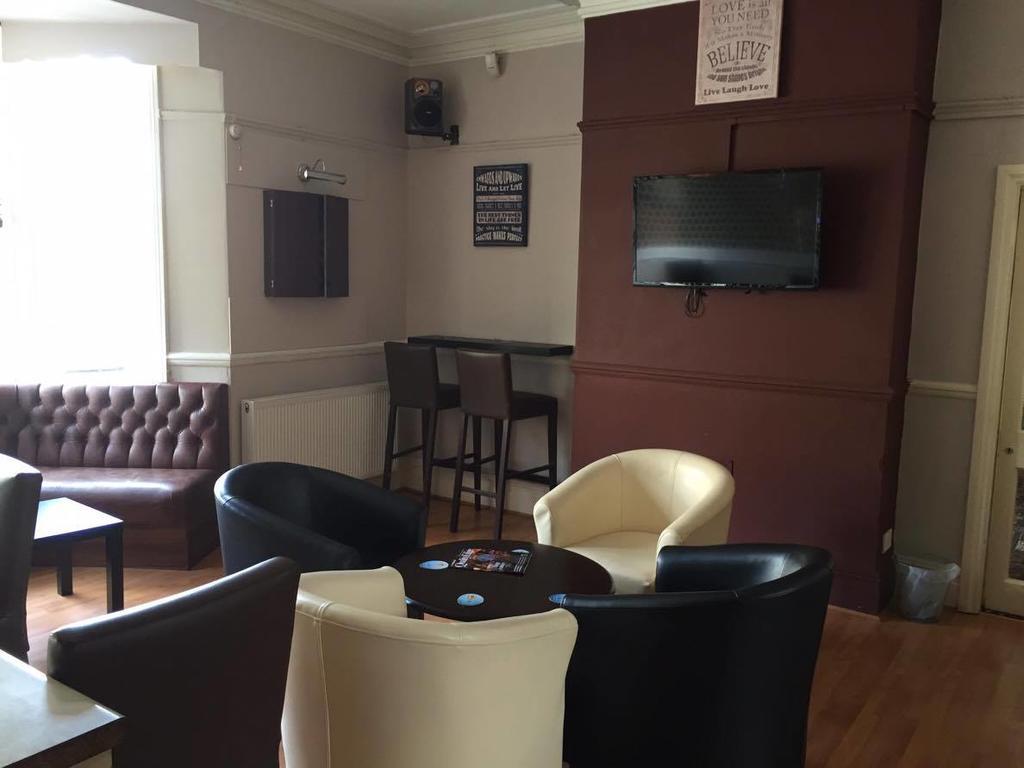 The Pines Guest Accommodation Chippenham  Bagian luar foto
