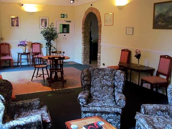 The Pines Guest Accommodation Chippenham  Bagian luar foto
