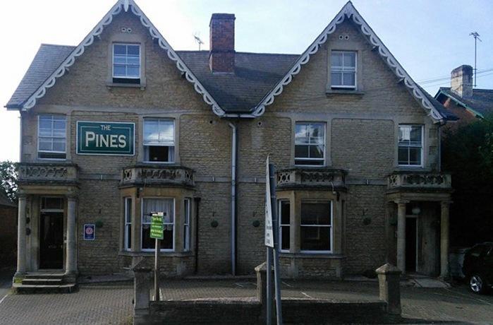 The Pines Guest Accommodation Chippenham  Bagian luar foto