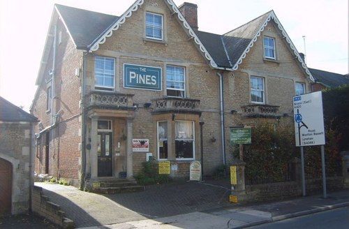 The Pines Guest Accommodation Chippenham  Bagian luar foto